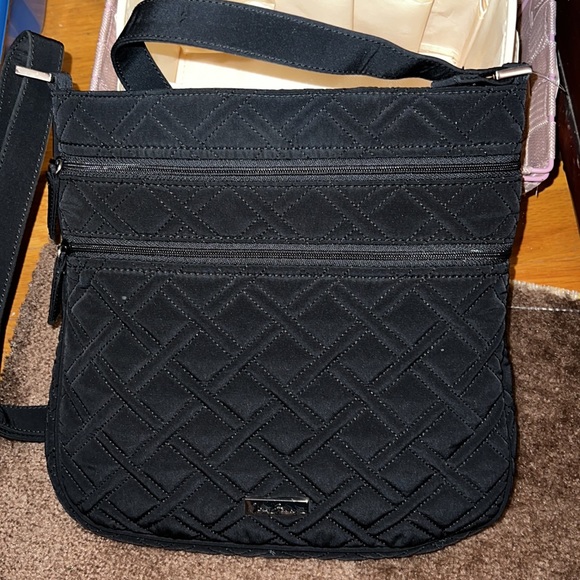 Vera Bradley 👛👛👛Keep Charged Triple Zip price cut⬇️⏬️Hipster - Solids (Black) - Picture 4 of 10